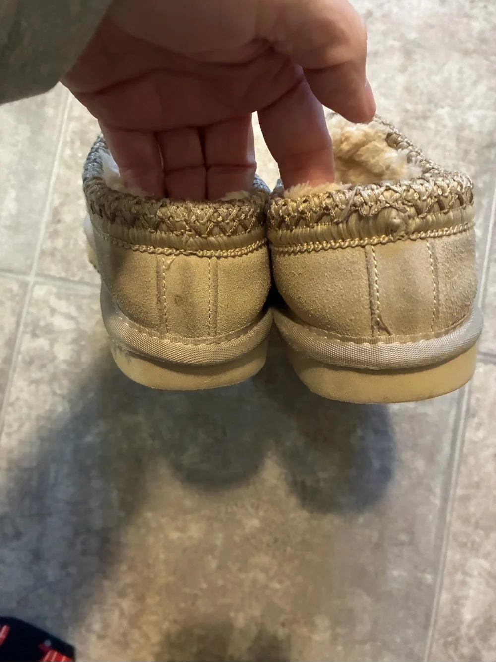 UGG Kids Cozy Slip-On Slippers in Chestnut/Tan